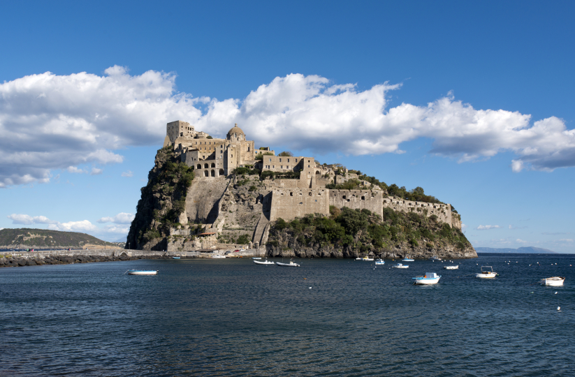 Prima, imprescindibile tappa sul Castello Aragonese