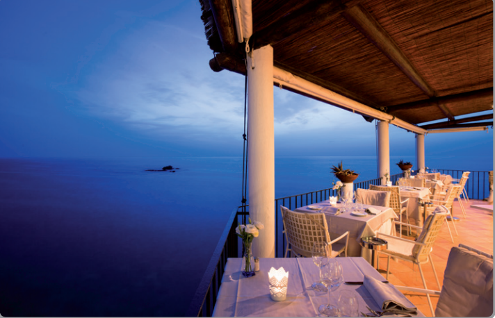 Ristorante da Umberto a mare nella lista dei dieci ristoranti con vista più belli d’Italia.