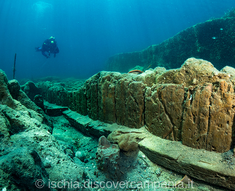 To discover Aenaria, the Roman city under the sea